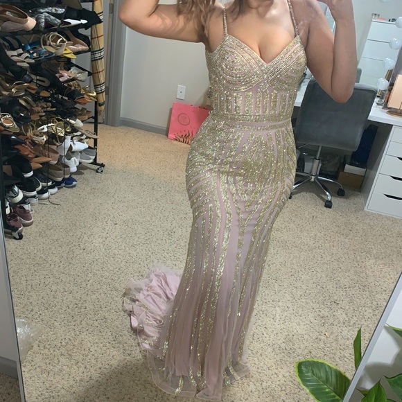 ✨Luxurious Rose Gold mermaid sparkly prom dress✨ - Picture 4 of 8